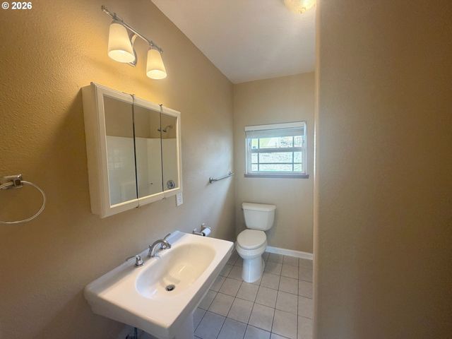 825 YALE Ave, Gladstone, OR 97027