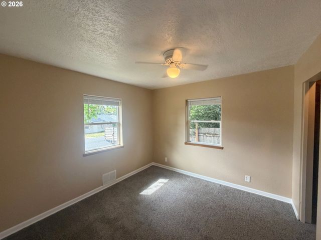 825 YALE Ave, Gladstone, OR 97027