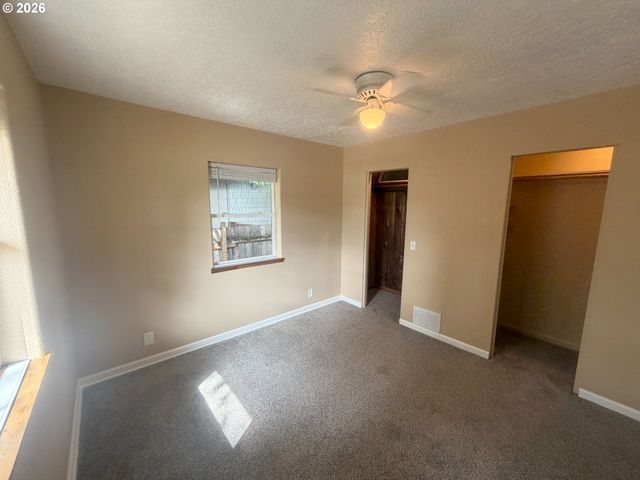 825 YALE Ave, Gladstone, OR 97027
