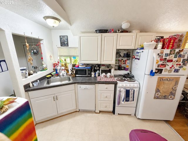 825 YALE Ave, Gladstone, OR 97027