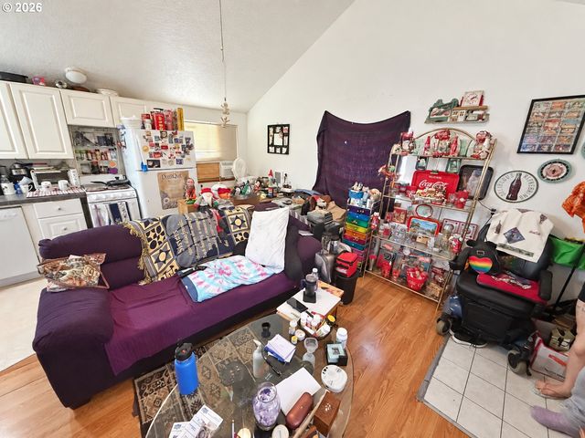 825 YALE Ave, Gladstone, OR 97027