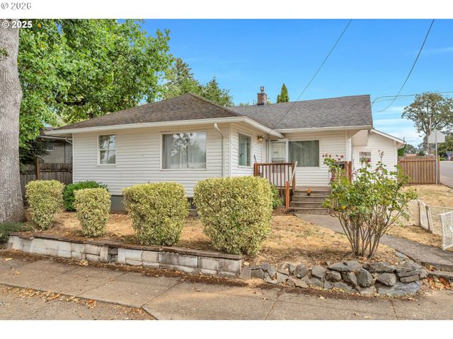 825 YALE Ave, Gladstone, OR 97027