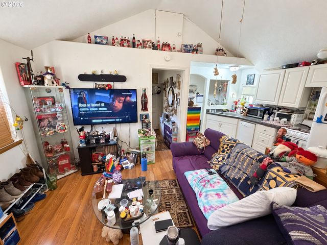 825 YALE Ave, Gladstone, OR 97027