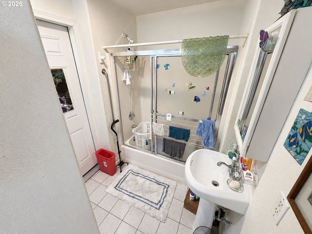 825 YALE Ave, Gladstone, OR 97027