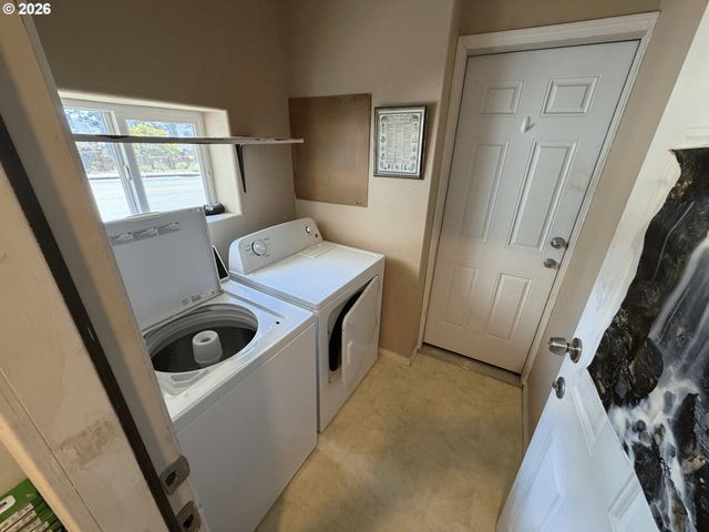 825 YALE Ave, Gladstone, OR 97027