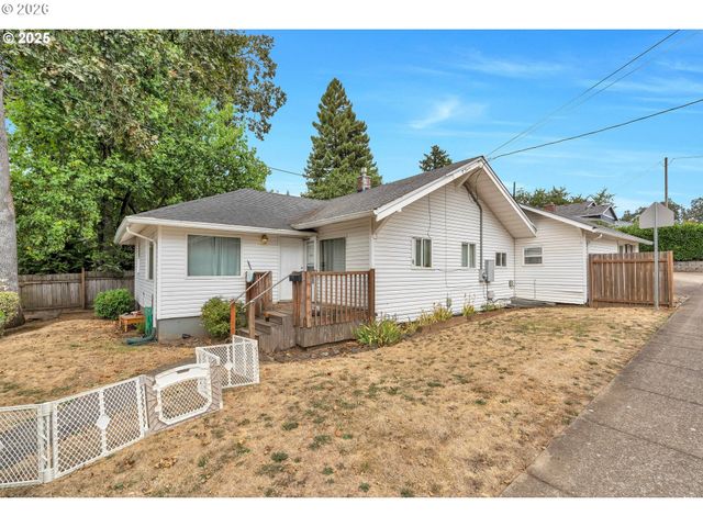 825 YALE Ave, Gladstone, OR 97027