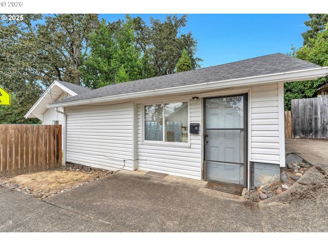 825 YALE Ave, Gladstone, OR 97027