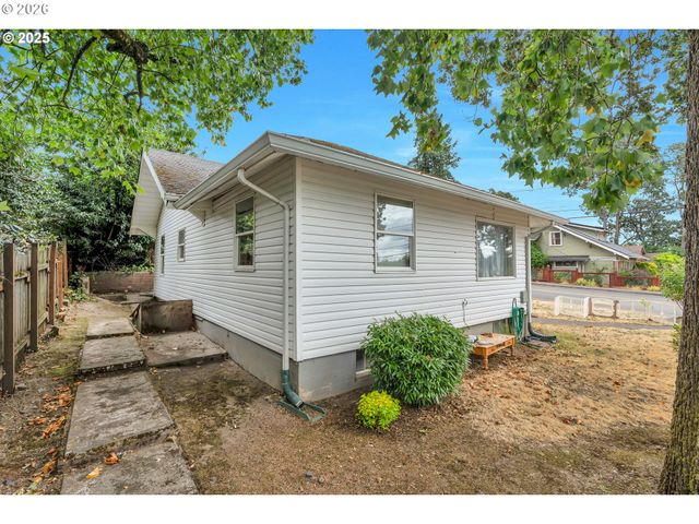 825 YALE Ave, Gladstone, OR 97027