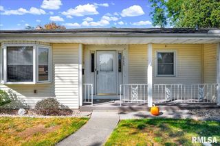 1733 Saint Clair Drive, Pekin, IL 61554