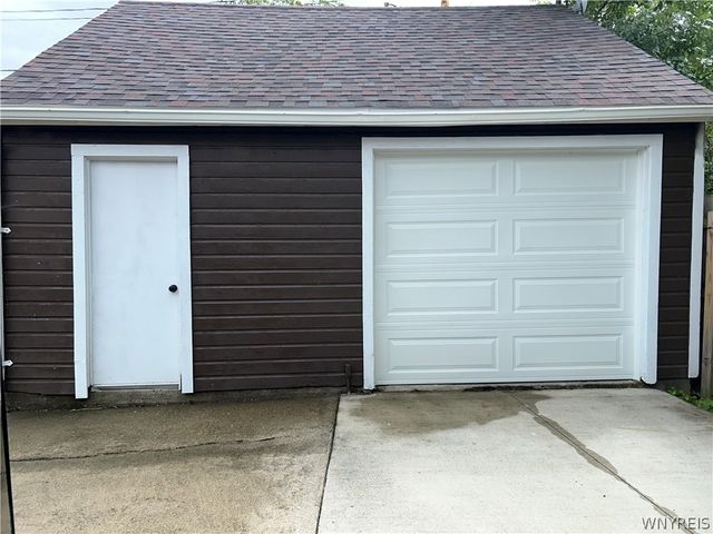 83 Kirkwood Drive, West Seneca, NY 14224