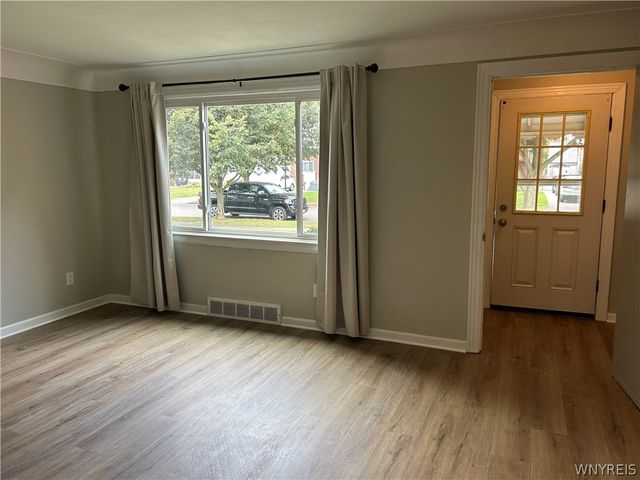 83 Kirkwood Drive, West Seneca, NY 14224