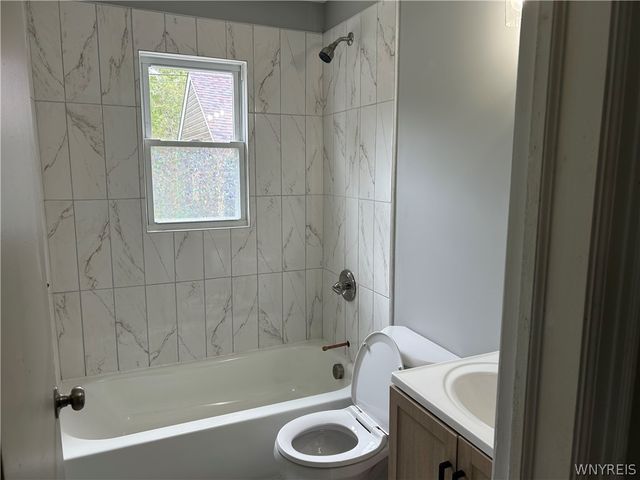 83 Kirkwood Drive, West Seneca, NY 14224