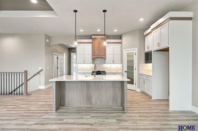 8720 Honeybee Lane, Lincoln, NE 68526