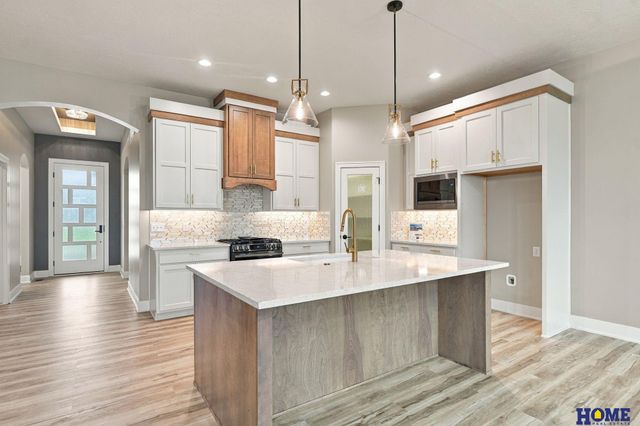 8720 Honeybee Lane, Lincoln, NE 68526