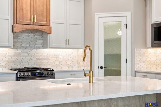 8720 Honeybee Lane, Lincoln, NE 68526