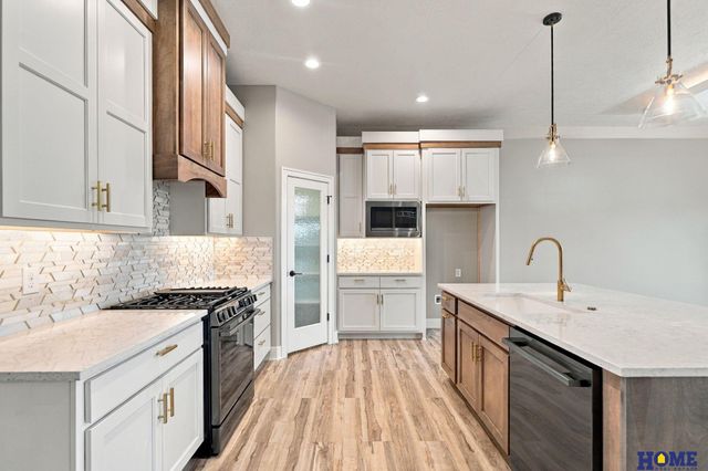 8720 Honeybee Lane, Lincoln, NE 68526