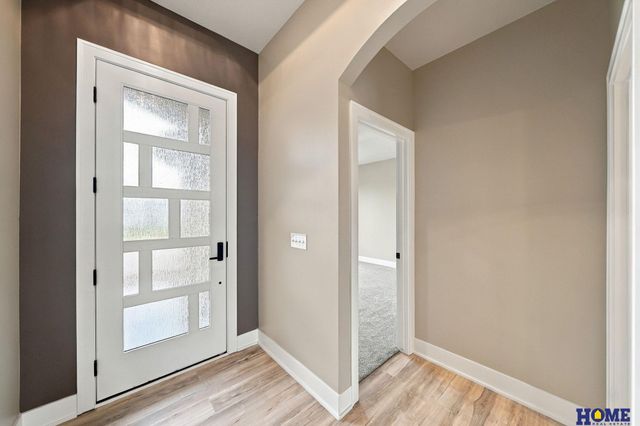8720 Honeybee Lane, Lincoln, NE 68526