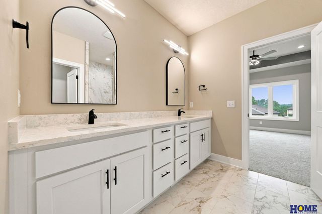 8720 Honeybee Lane, Lincoln, NE 68526