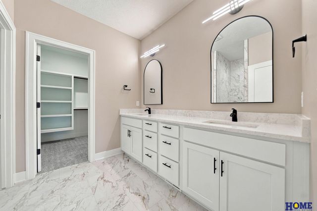 8720 Honeybee Lane, Lincoln, NE 68526