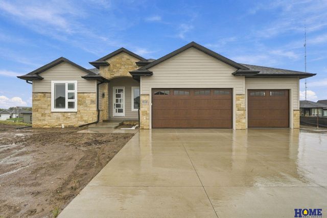 8720 Honeybee Lane, Lincoln, NE 68526