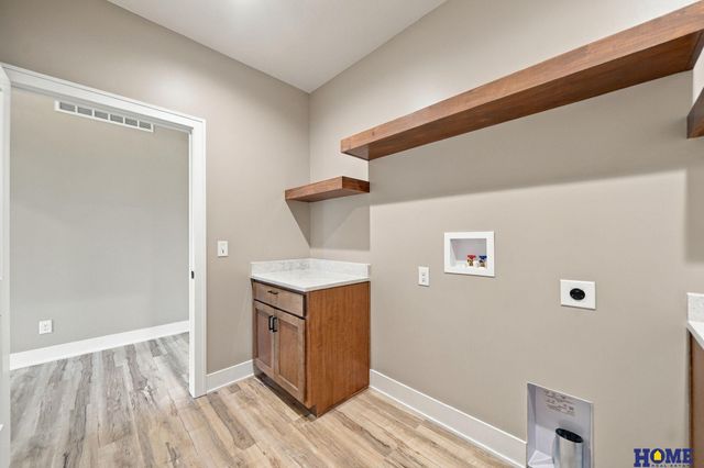 8720 Honeybee Lane, Lincoln, NE 68526