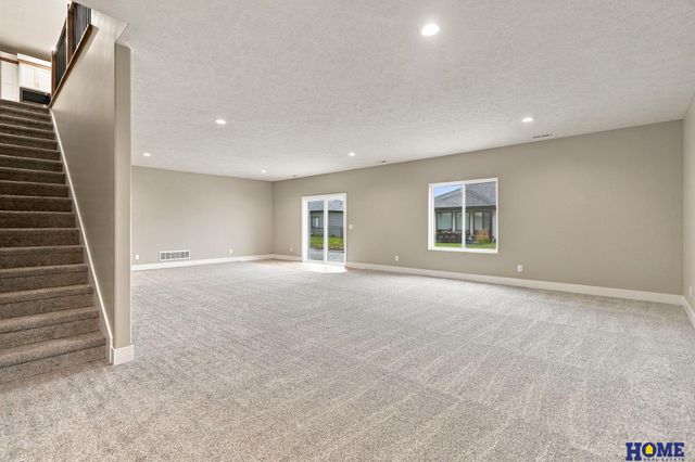 8720 Honeybee Lane, Lincoln, NE 68526