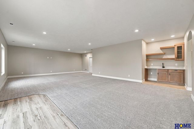8720 Honeybee Lane, Lincoln, NE 68526