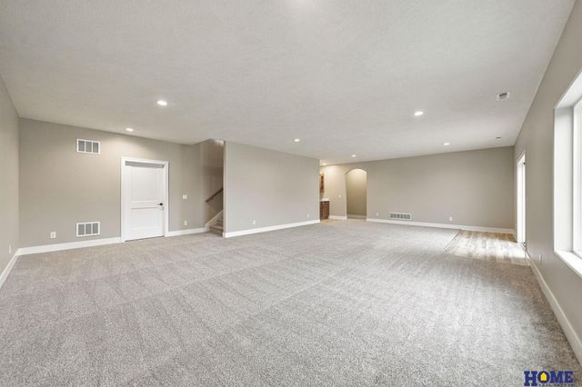 8720 Honeybee Lane, Lincoln, NE 68526