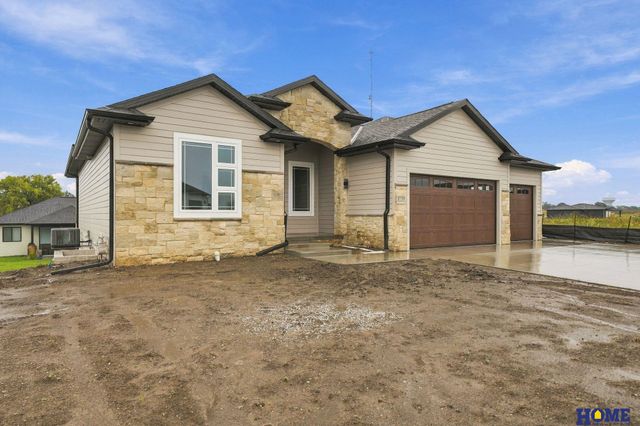 8720 Honeybee Lane, Lincoln, NE 68526