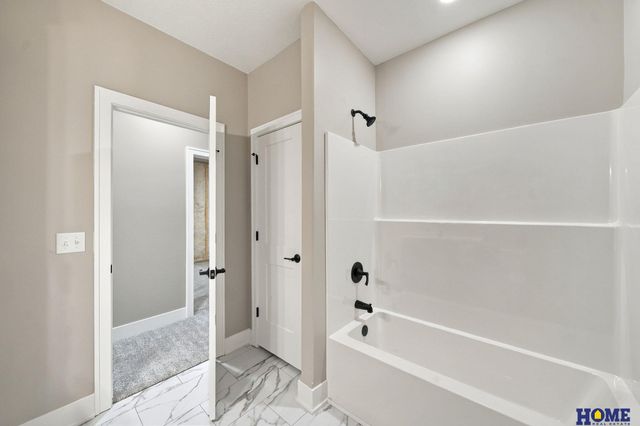 8720 Honeybee Lane, Lincoln, NE 68526
