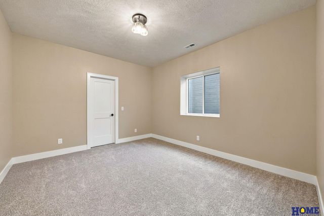 8720 Honeybee Lane, Lincoln, NE 68526