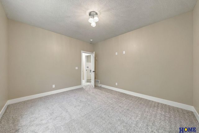8720 Honeybee Lane, Lincoln, NE 68526