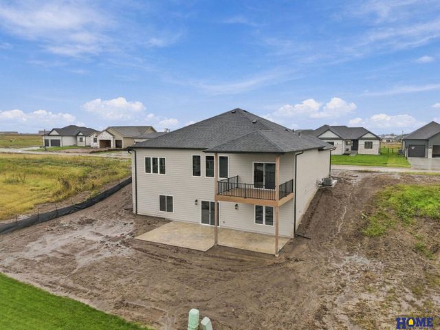 8720 Honeybee Lane, Lincoln, NE 68526