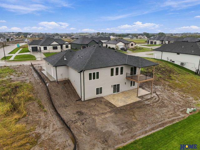 8720 Honeybee Lane, Lincoln, NE 68526