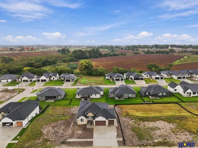 8720 Honeybee Lane, Lincoln, NE 68526