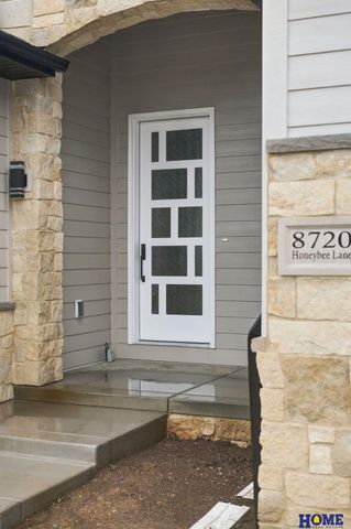 8720 Honeybee Lane, Lincoln, NE 68526