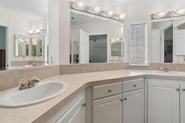 18 MOUNTAIN LAUREL DRIVE, Palm Harbor, FL 34684