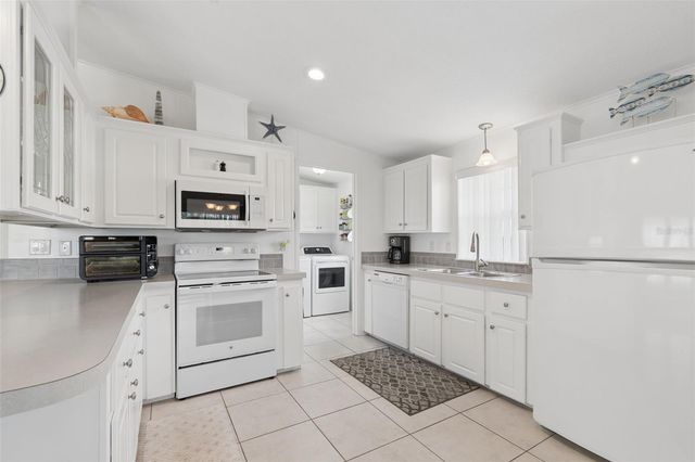 18 MOUNTAIN LAUREL DRIVE, Palm Harbor, FL 34684