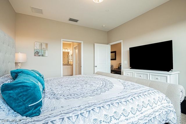 9378 Pocida CT 202, Naples, FL 34119