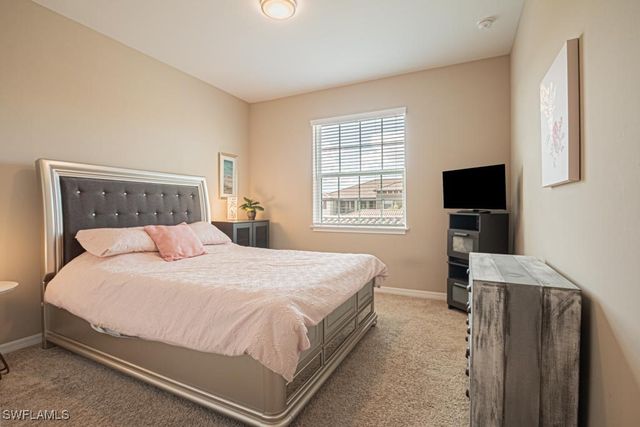 9378 Pocida CT 202, Naples, FL 34119