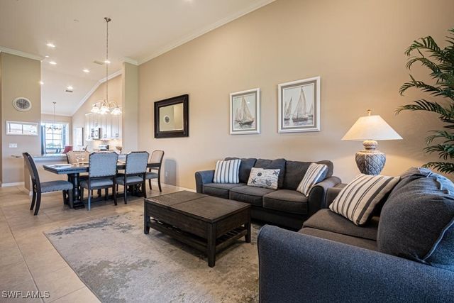 9378 Pocida CT 202, Naples, FL 34119