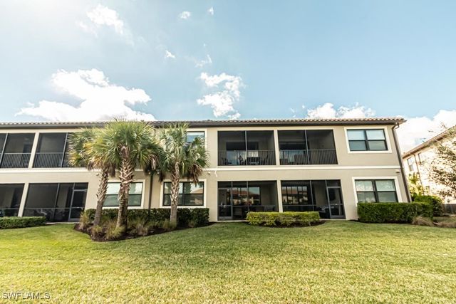 9378 Pocida CT 202, Naples, FL 34119