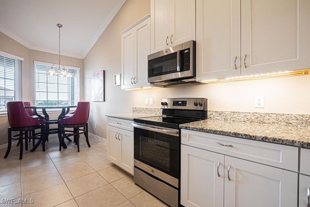 9378 Pocida CT 202, Naples, FL 34119