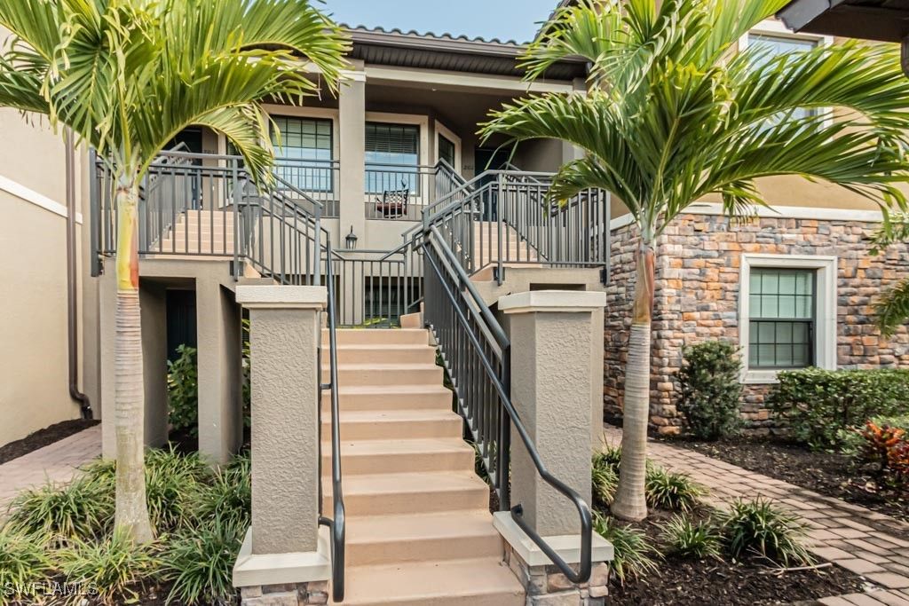 9378 Pocida CT 202, Naples, FL 34119