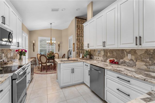 210 Champagne Court SW, Vero Beach, FL 32968