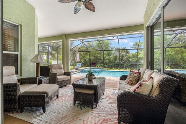 210 Champagne Court SW, Vero Beach, FL 32968
