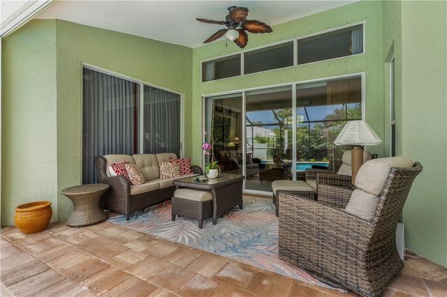 210 Champagne Court SW, Vero Beach, FL 32968