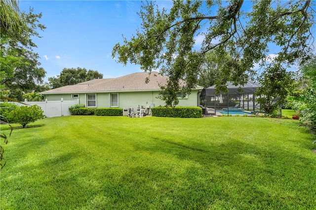 210 Champagne Court SW, Vero Beach, FL 32968