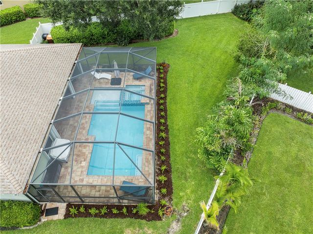 210 Champagne Court SW, Vero Beach, FL 32968