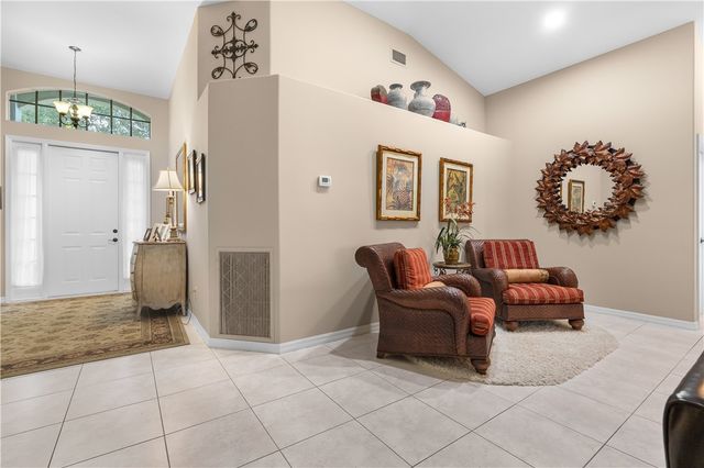 210 Champagne Court SW, Vero Beach, FL 32968